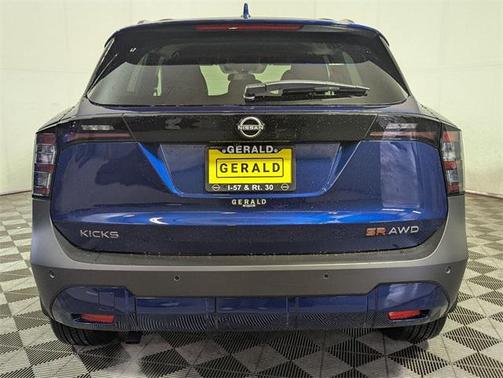 2025 Nissan Kicks SR