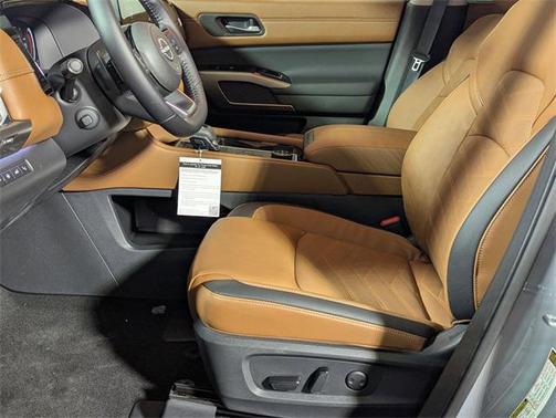 2025 Nissan Pathfinder Platinum 4WD