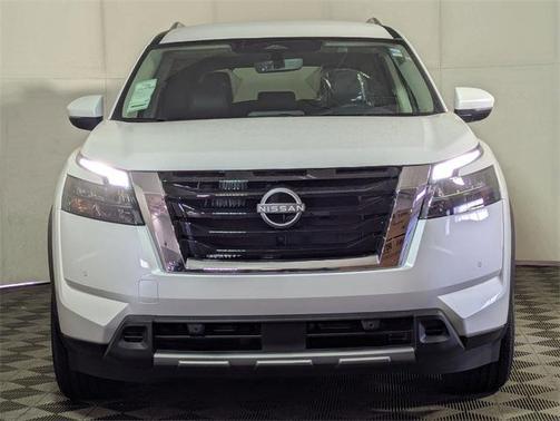 2025 Nissan Pathfinder SL 4WD