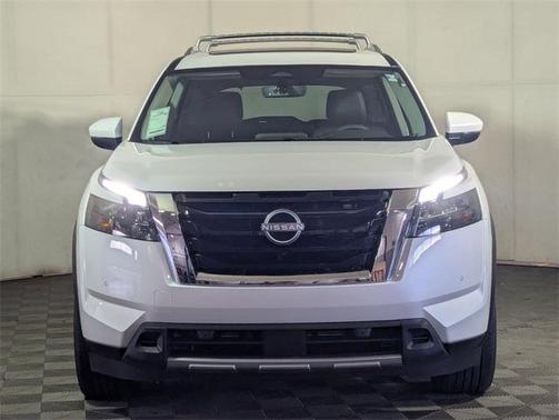 2025 Nissan Pathfinder SL 4WD