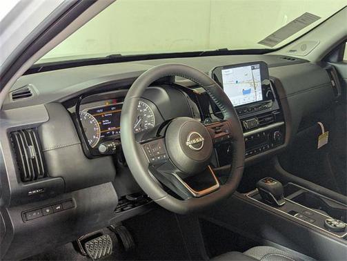 2025 Nissan Pathfinder SL 4WD
