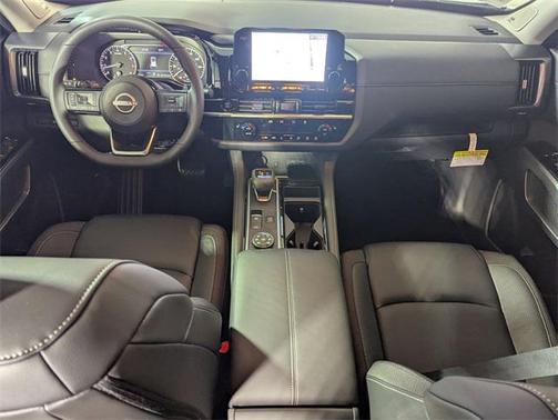 2025 Nissan Pathfinder SL 4WD