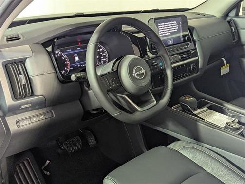 2025 Nissan Pathfinder SL 4WD
