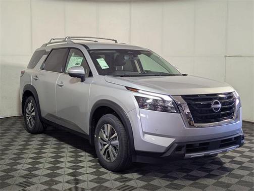 2025 Nissan Pathfinder SL 4WD