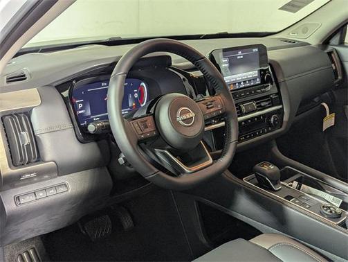 2025 Nissan Pathfinder Platinum 4WD