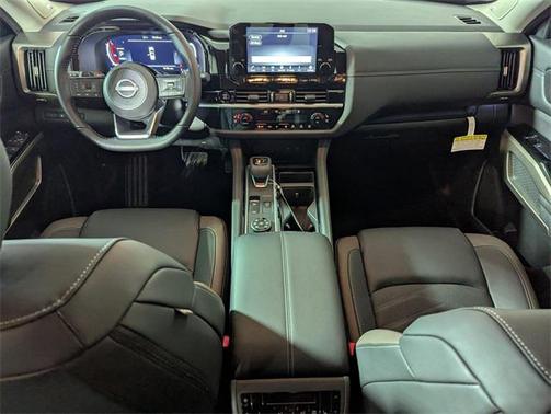 2025 Nissan Pathfinder Platinum 4WD