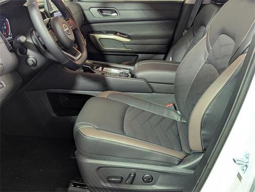 2025 Nissan Pathfinder Platinum 4WD