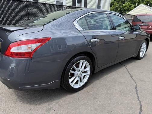 Gray 2010 Nissan Maxima SV