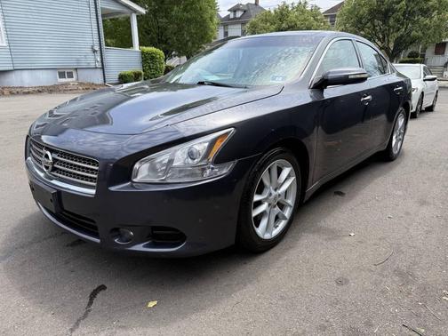 Gray 2010 Nissan Maxima SV