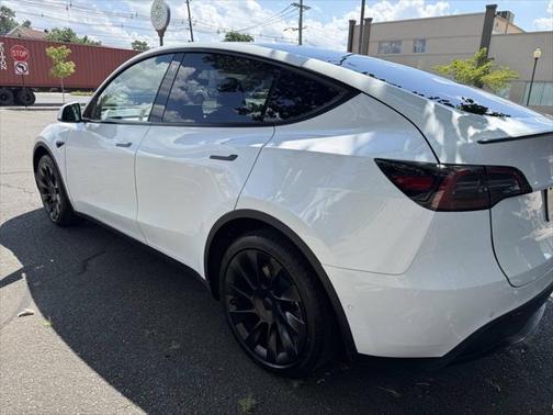 2022 Tesla Model Y Long Range Dual Motor All-Wheel Drive