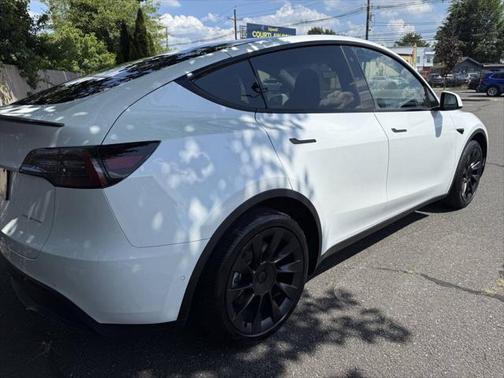 2022 Tesla Model Y Long Range Dual Motor All-Wheel Drive