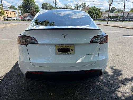 2022 Tesla Model Y Long Range Dual Motor All-Wheel Drive