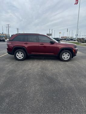 2022 Jeep Grand Cherokee Laredo