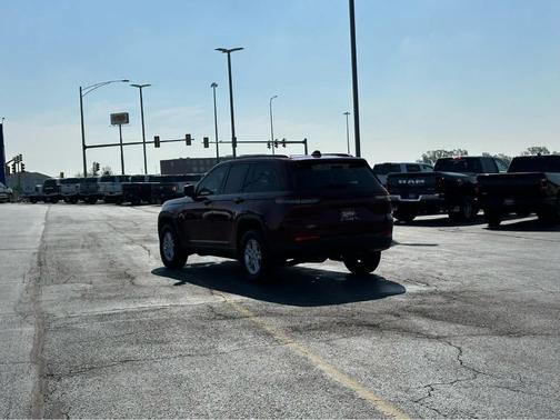 2022 Jeep Grand Cherokee Laredo
