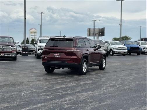 2022 Jeep Grand Cherokee Laredo