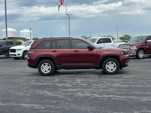 2022 Jeep Grand Cherokee Laredo