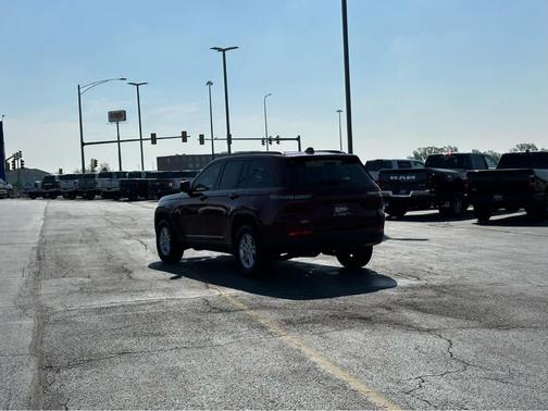 2022 Jeep Grand Cherokee Laredo