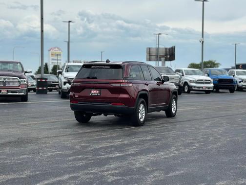 2022 Jeep Grand Cherokee Laredo