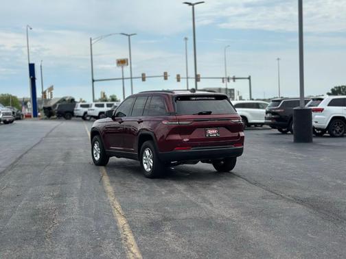 2022 Jeep Grand Cherokee Laredo
