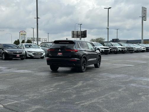 2023 Mitsubishi Outlander SE Black Edition