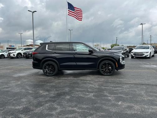 2023 Mitsubishi Outlander SE Black Edition