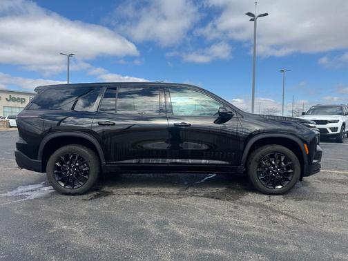 2024 Chevrolet Traverse LS