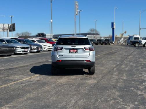 2025 Jeep Compass Latitude