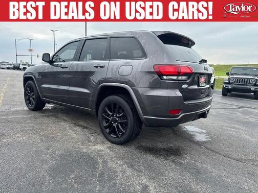Granite Crystal Clearcoat Metallic 2021 Jeep Grand Cherokee Laredo X
