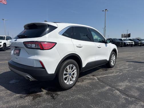 Oxford White 2022 Ford Escape SE