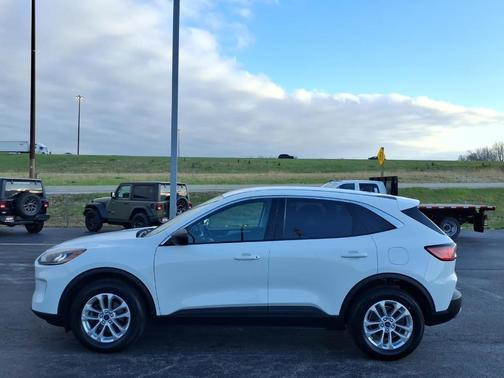 Oxford White 2022 Ford Escape SE