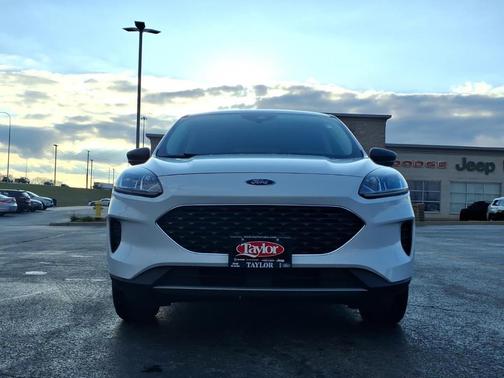 Oxford White 2022 Ford Escape SE