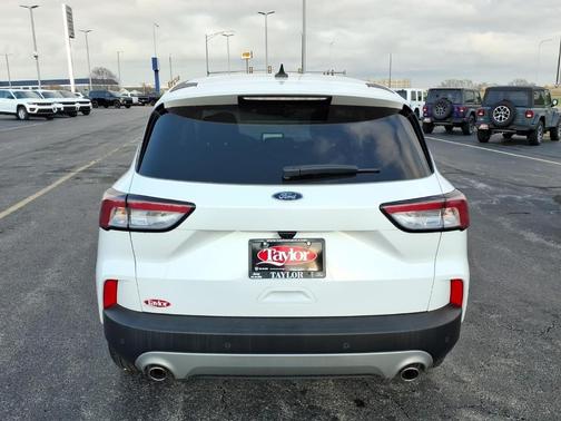 Oxford White 2022 Ford Escape SE