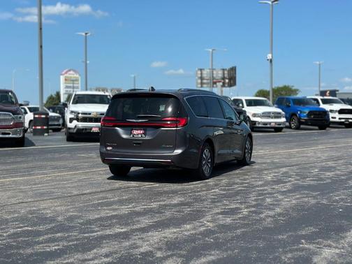 2021 Chrysler Pacifica Hybrid Touring L