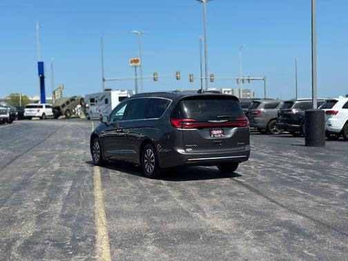 2021 Chrysler Pacifica Hybrid Touring L