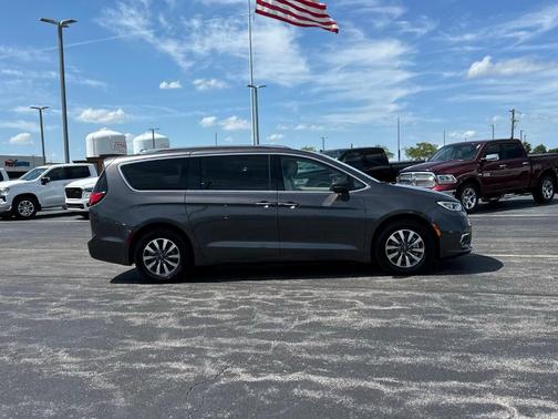2021 Chrysler Pacifica Hybrid Touring L