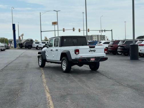 2023 Jeep Gladiator Sport