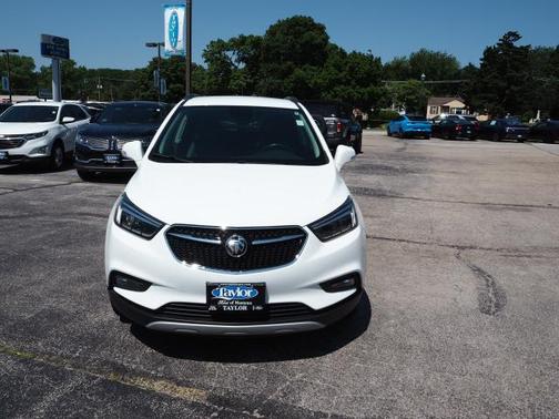 Photo 2 of 23 of 2020 Buick Encore Essence