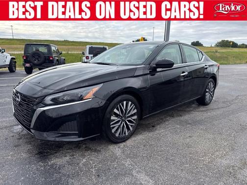 Super Black Clearcoat 2024 Nissan Altima 2.5 SV