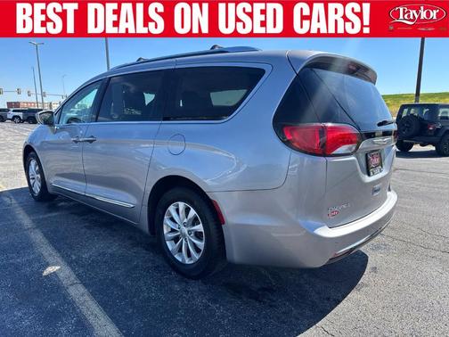Billet Silver Metallic Clearcoat 2018 Chrysler Pacifica Touring-L