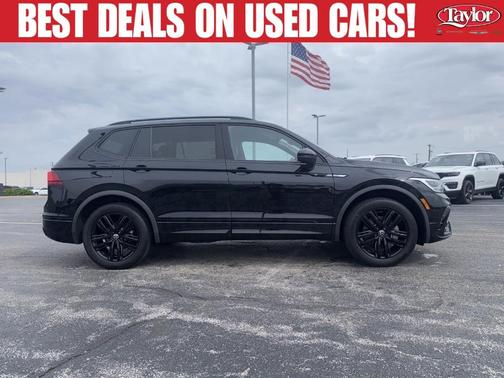 Deep Black Pearl Effect 2022 Volkswagen Tiguan 2.0T SE R-Line Black
