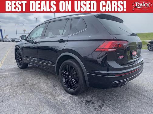 Deep Black Pearl Effect 2022 Volkswagen Tiguan 2.0T SE R-Line Black