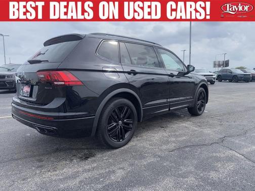 Deep Black Pearl Effect 2022 Volkswagen Tiguan 2.0T SE R-Line Black