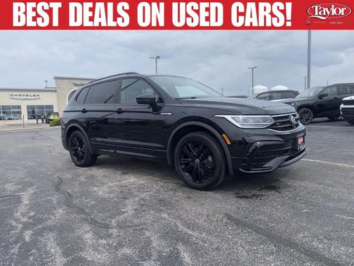 Deep Black Pearl Effect 2022 Volkswagen Tiguan 2.0T SE R-Line Black