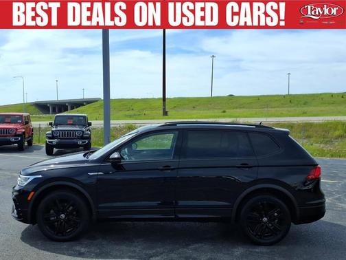 Deep Black Pearl Effect 2022 Volkswagen Tiguan 2.0T SE R-Line Black