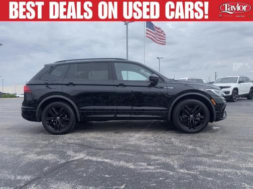 Deep Black Pearl Effect 2022 Volkswagen Tiguan 2.0T SE R-Line Black