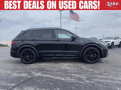Deep Black Pearl Effect 2022 Volkswagen Tiguan 2.0T SE R-Line Black