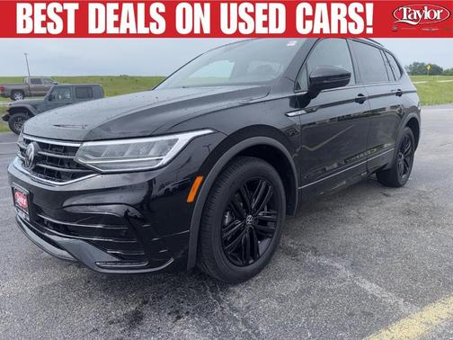 Deep Black Pearl Effect 2022 Volkswagen Tiguan 2.0T SE R-Line Black