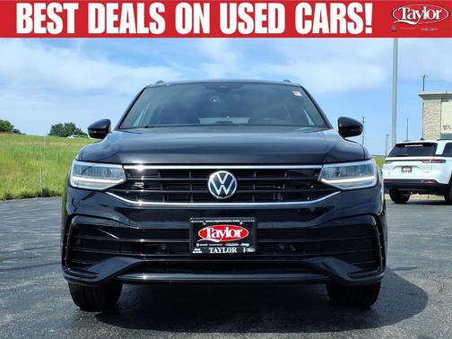 Deep Black Pearl Effect 2022 Volkswagen Tiguan 2.0T SE R-Line Black