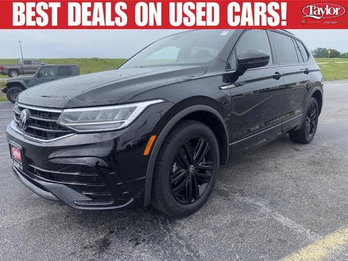 Deep Black Pearl Effect 2022 Volkswagen Tiguan 2.0T SE R-Line Black