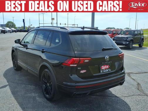Deep Black Pearl Effect 2022 Volkswagen Tiguan 2.0T SE R-Line Black